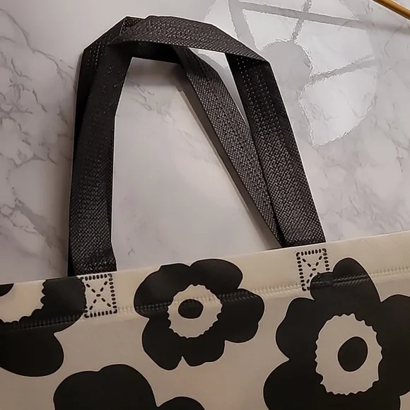 COPY - FLOWER POWER REUSABLE TOTES SIZE LARGE (12 X 4 X 10) BLACK/WHITE - Picture 4 of 5